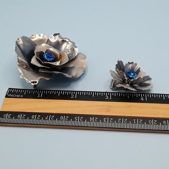 Vintage Coro Flower Brooch, Silver Tone Metal, Blue Rhinestone, Single Earring - Picture 7 of 10